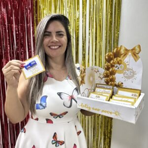 Caixa cenário luxo dourada